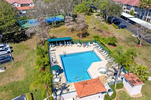 $240,000 | 7025 Dennis Circle, Unit 202, Naples, FL 34104