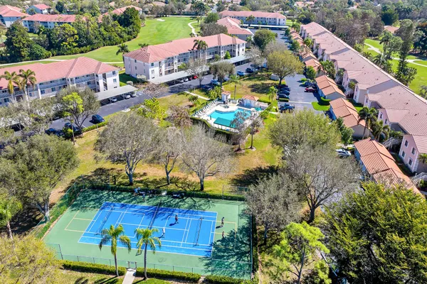 $240,000 | 7025 Dennis Circle, Unit 202, Naples, FL 34104