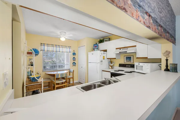 $240,000 | 7025 Dennis Circle, Unit 202, Naples, FL 34104