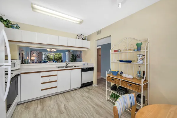 $240,000 | 7025 Dennis Circle, Unit 202, Naples, FL 34104