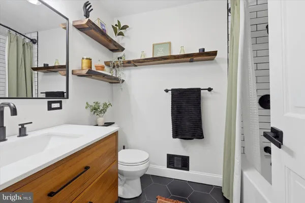 $365,000 | 810 Woodland Avenue, Wilmington, DE 19808