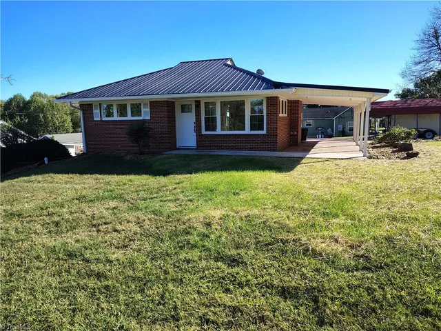 $212,500 | 2019 Woodland Drive, Mount Airy, NC 27030