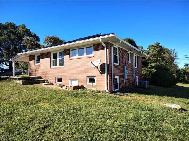 $212,500 | 2019 Woodland Drive, Mount Airy, NC 27030