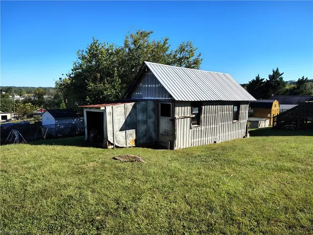 $212,500 | 2019 Woodland Drive, Mount Airy, NC 27030