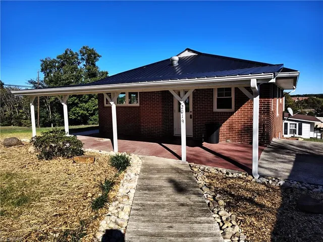 $212,500 | 2019 Woodland Drive, Mount Airy, NC 27030