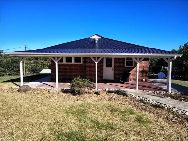 $212,500 | 2019 Woodland Drive, Mount Airy, NC 27030