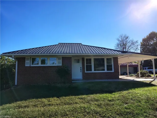 $212,500 | 2019 Woodland Drive, Mount Airy, NC 27030