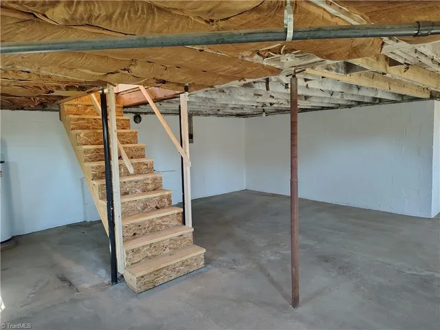 $212,500 | 2019 Woodland Drive, Mount Airy, NC 27030