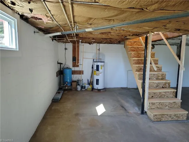 $212,500 | 2019 Woodland Drive, Mount Airy, NC 27030