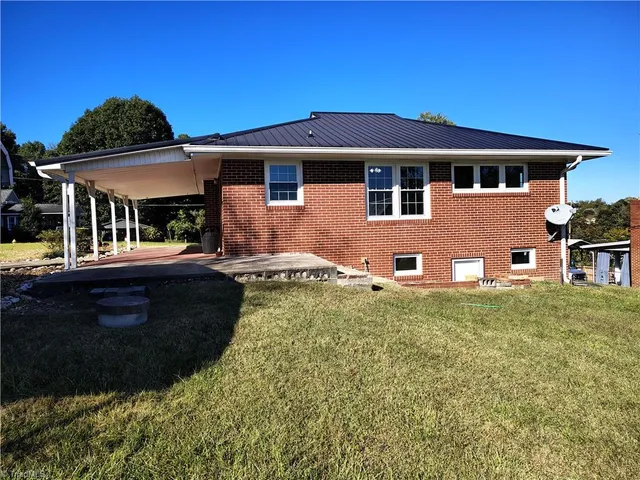 $212,500 | 2019 Woodland Drive, Mount Airy, NC 27030