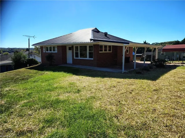 $212,500 | 2019 Woodland Drive, Mount Airy, NC 27030