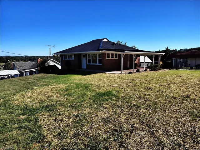 $212,500 | 2019 Woodland Drive, Mount Airy, NC 27030