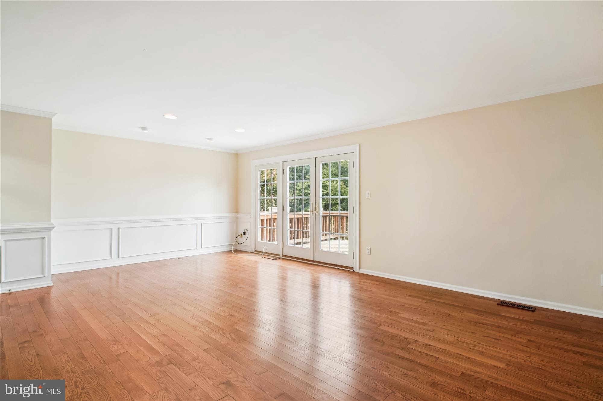 3853 Inverness Road Fairfax, VA 22033 - Photo 12 of 46 Living Room