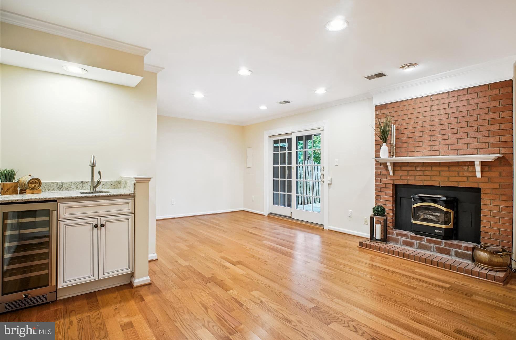 3853 Inverness Road Fairfax, VA 22033 - Photo 28 of 46 Wet Bar