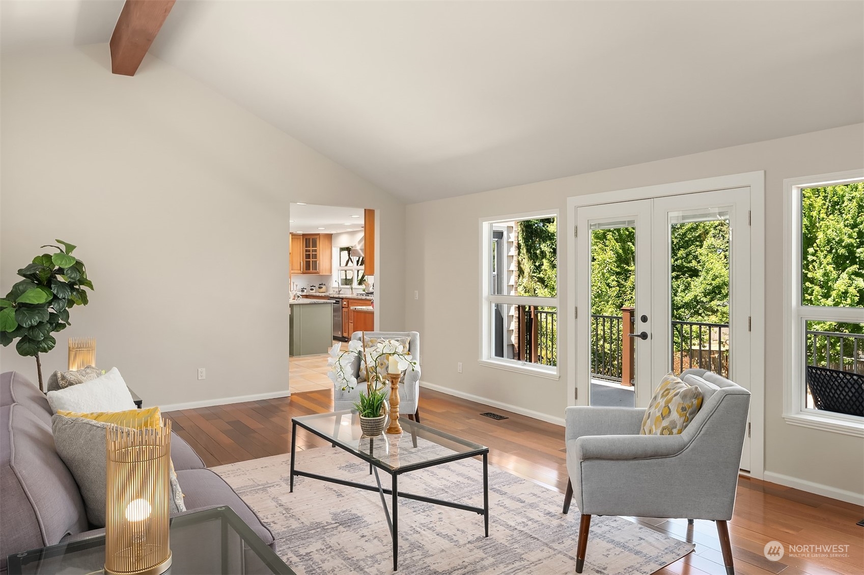 36 Decatur Key Bellevue, WA 98006 - Photo 28 of 40 a living room with furniture and a potted plant