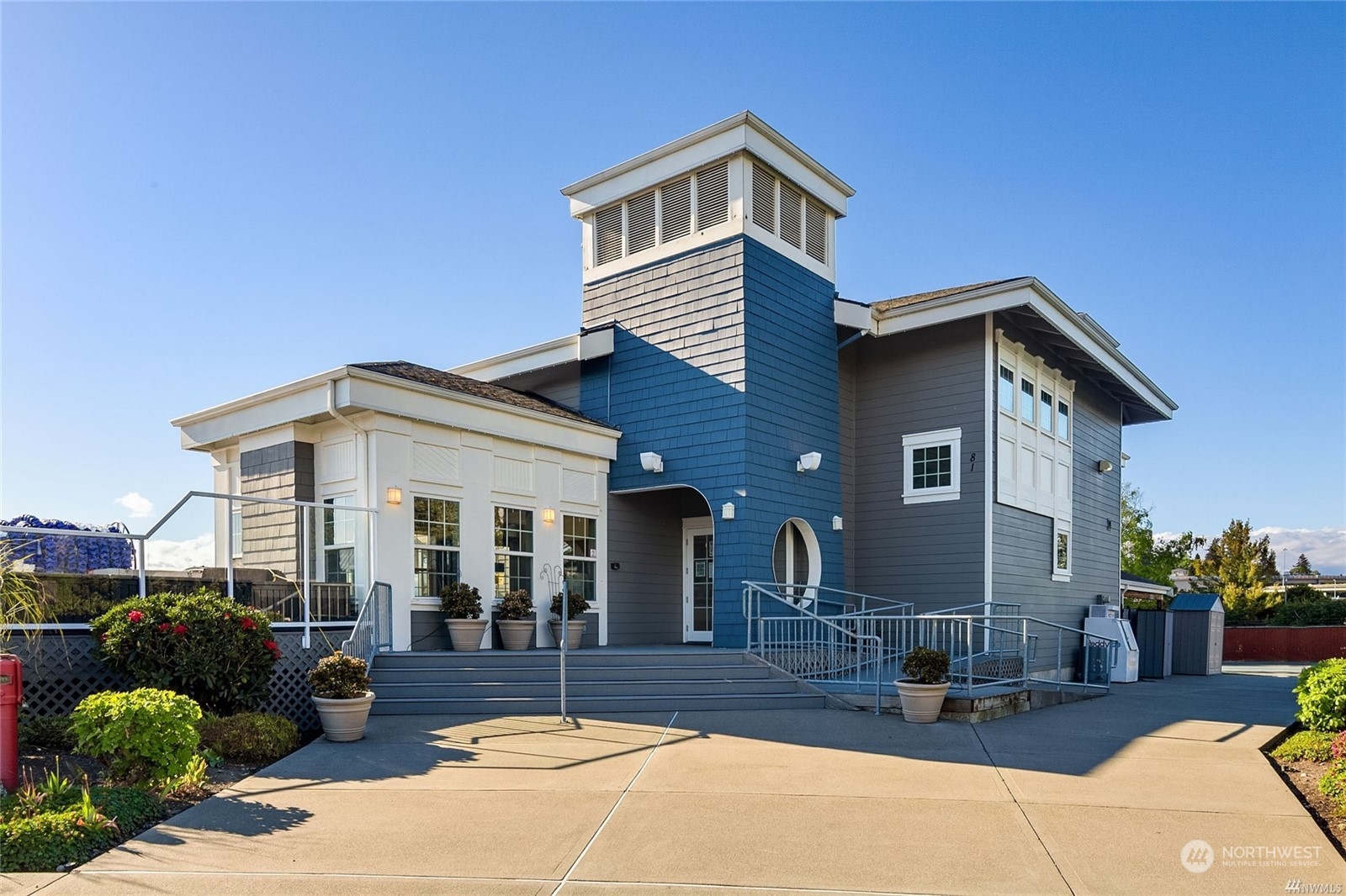 36 Decatur Key Bellevue, WA 98006 - Photo 37 of 40 a front view of a house with a patio