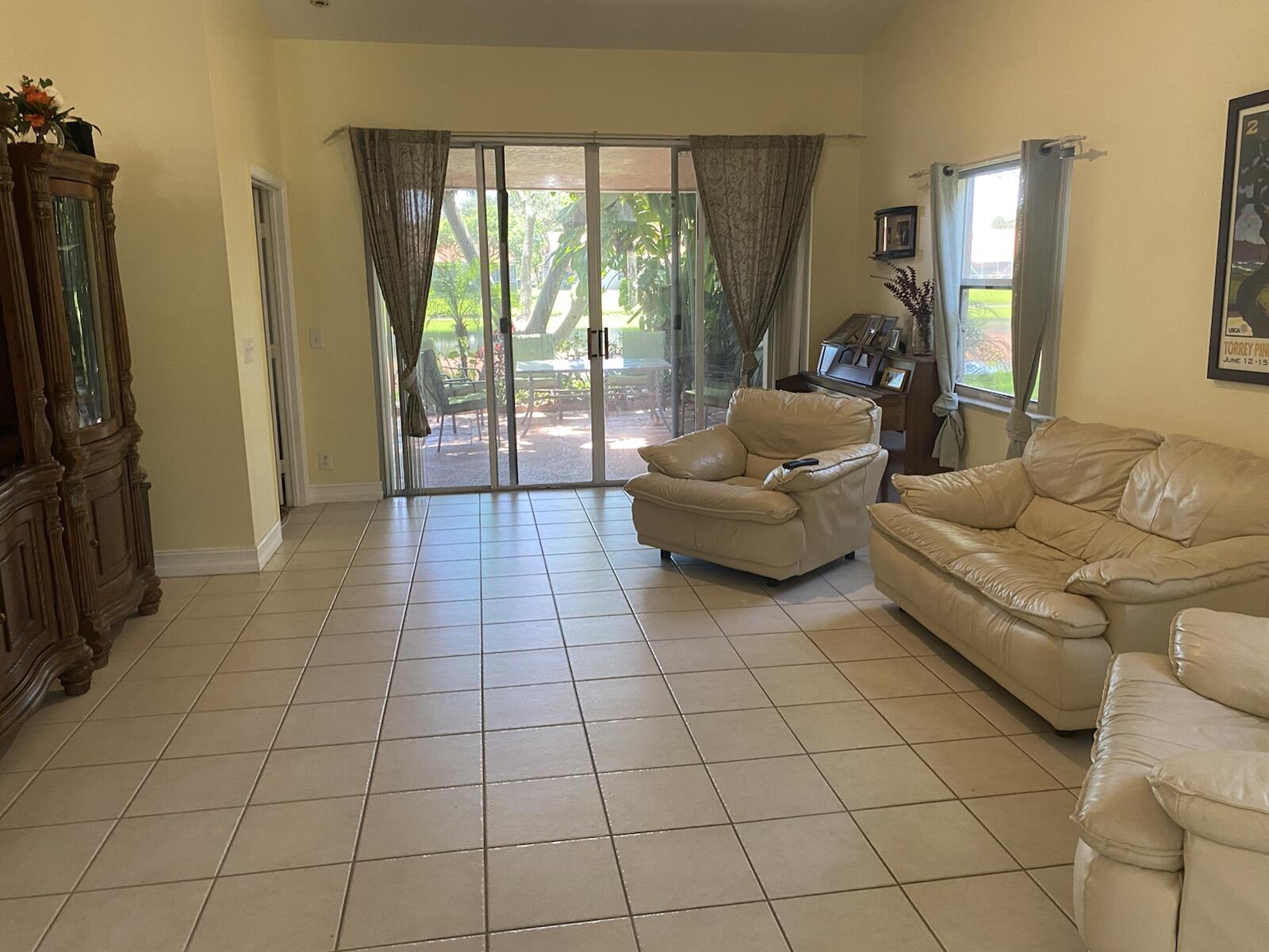 18408 Vía Di Regina Boca Raton, FL 33496 - Photo 3 of 28 B1CCD408-A2F4-4803-9B12-6C0B723234AA