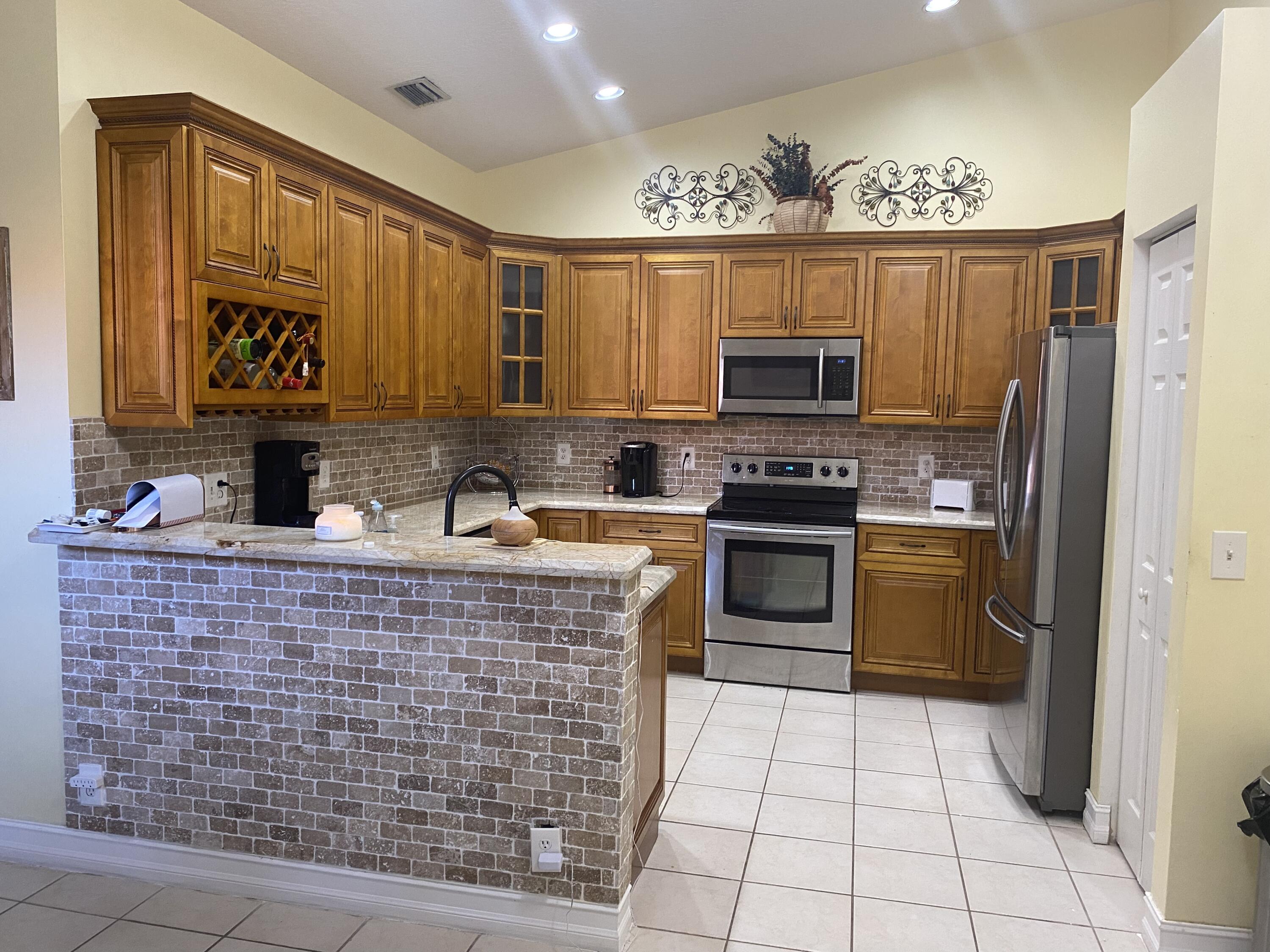 18408 Vía Di Regina Boca Raton, FL 33496 - Photo 5 of 28 9C6CD6A5-CA63-48A8-A84A-8EB2C0DC8855