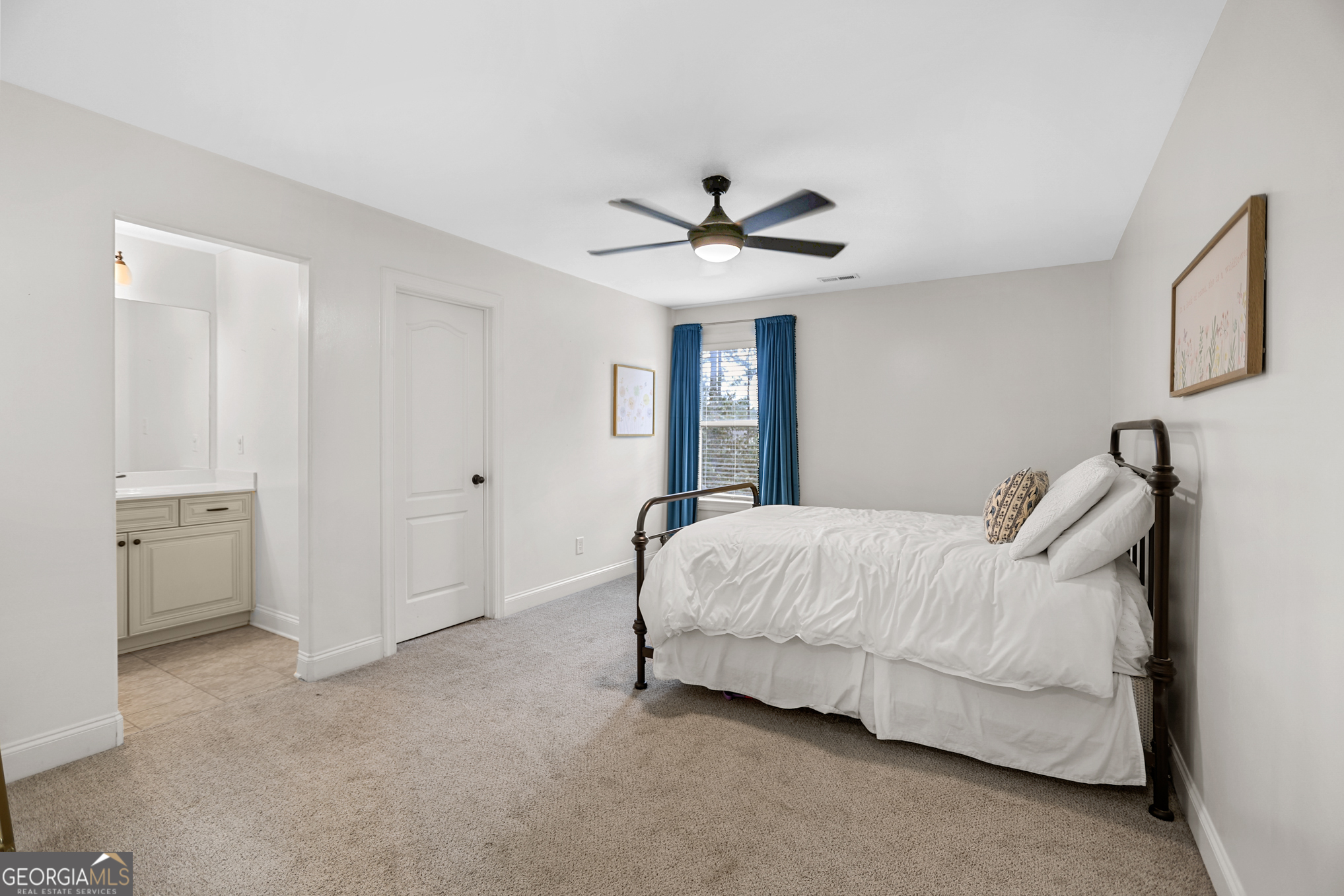 22 Huntsman Run Senoia, GA 30276 - Photo 52 of 69 a spacious bedroom with a bed and a chandelier