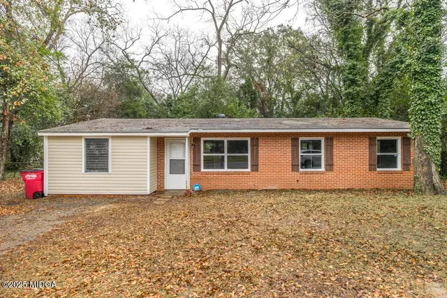 front view of house with yard