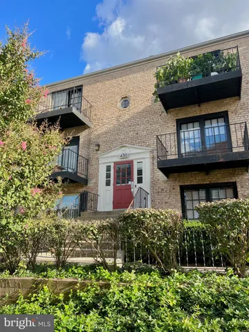 $1,945 | 430 North Armistead Street, Unit 302, Alexandria, VA 22312