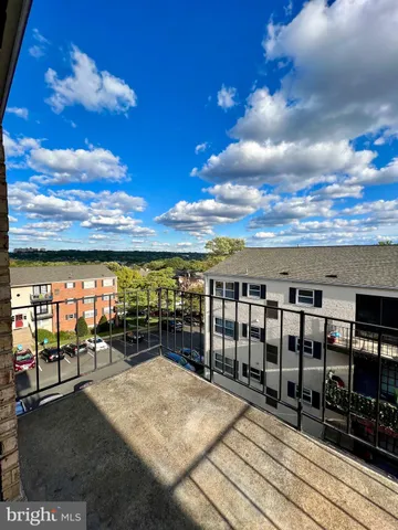 $1,945 | 430 North Armistead Street, Unit 302, Alexandria, VA 22312