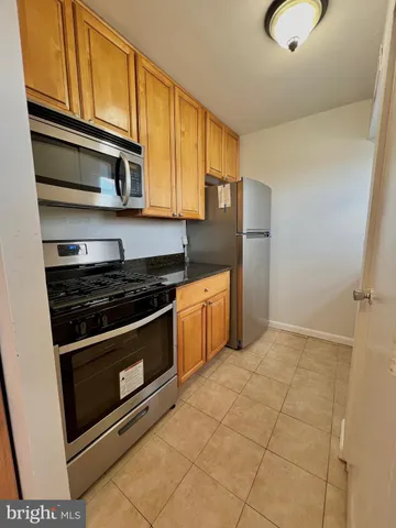$1,945 | 430 North Armistead Street, Unit 302, Alexandria, VA 22312