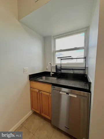 $1,945 | 430 North Armistead Street, Unit 302, Alexandria, VA 22312