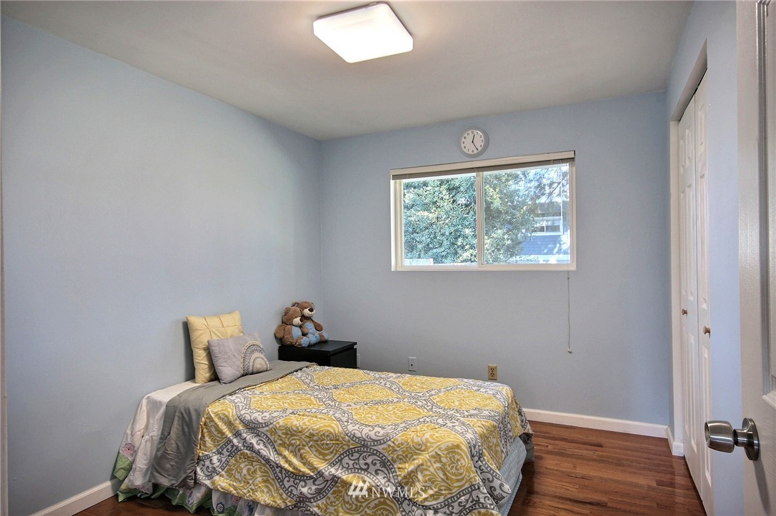 4308 Northeast 11th Street Renton, WA 98059 - Photo 11 of 17