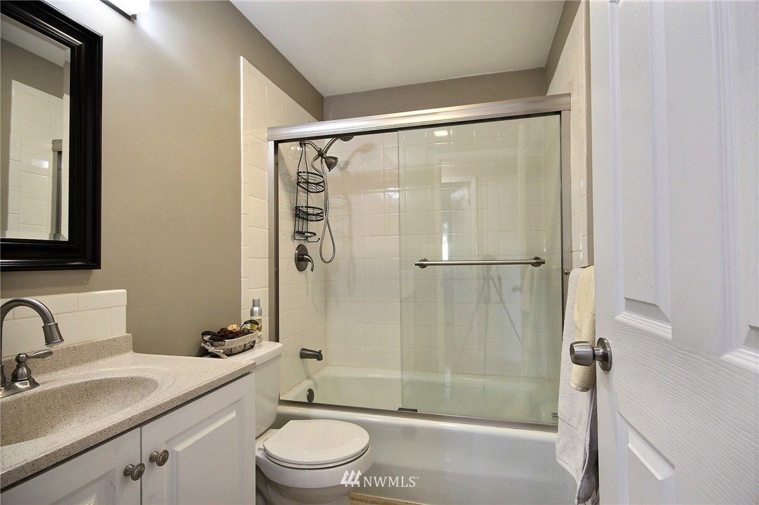 4308 Northeast 11th Street Renton, WA 98059 - Photo 12 of 17