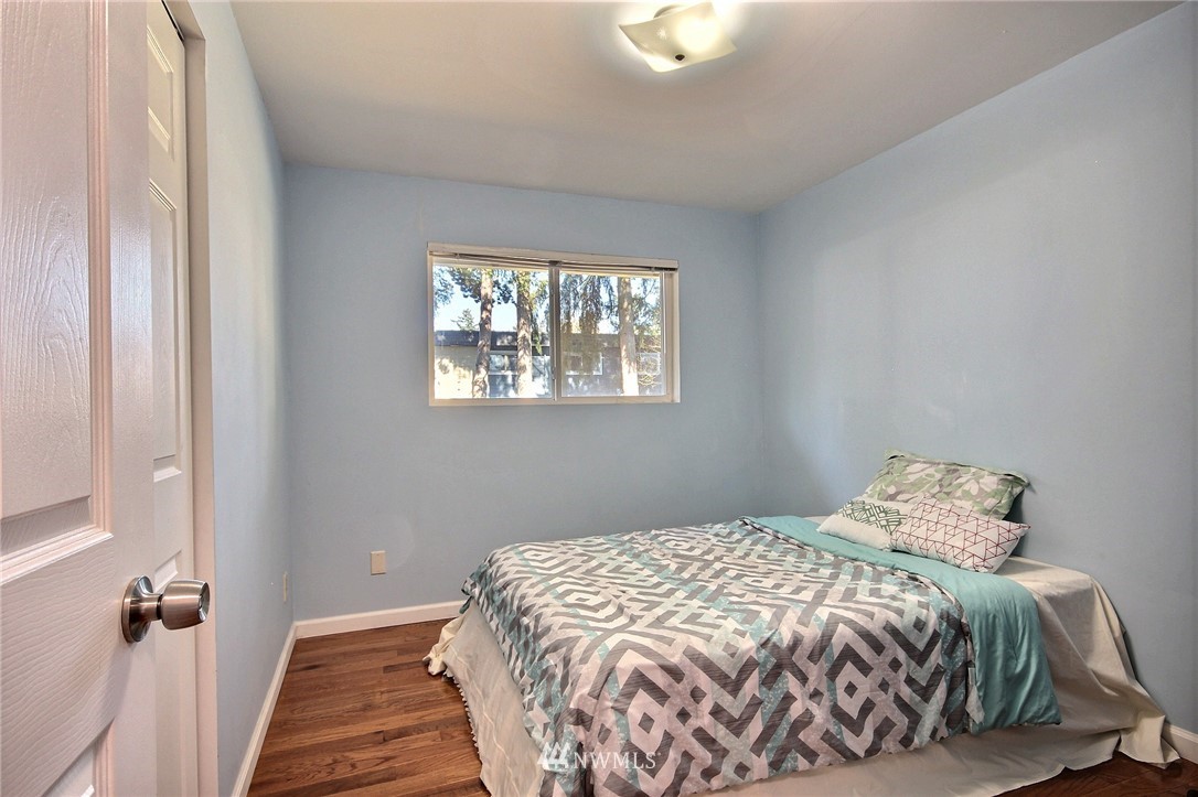 4308 Northeast 11th Street Renton, WA 98059 - Photo 13 of 17