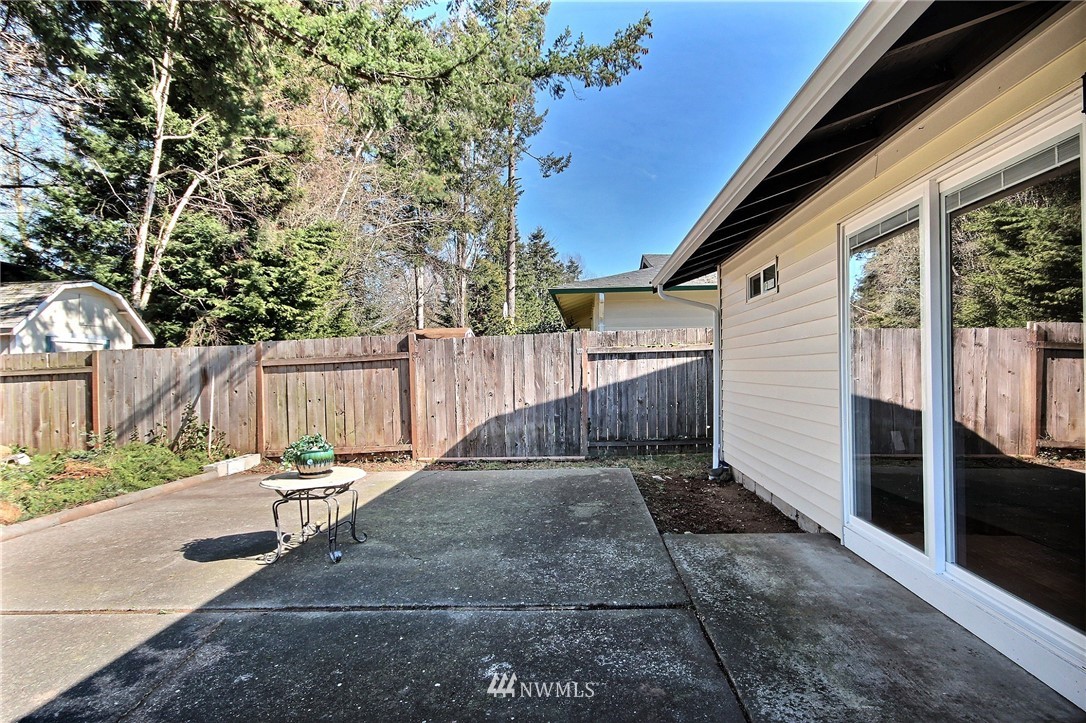 4308 Northeast 11th Street Renton, WA 98059 - Photo 15 of 17