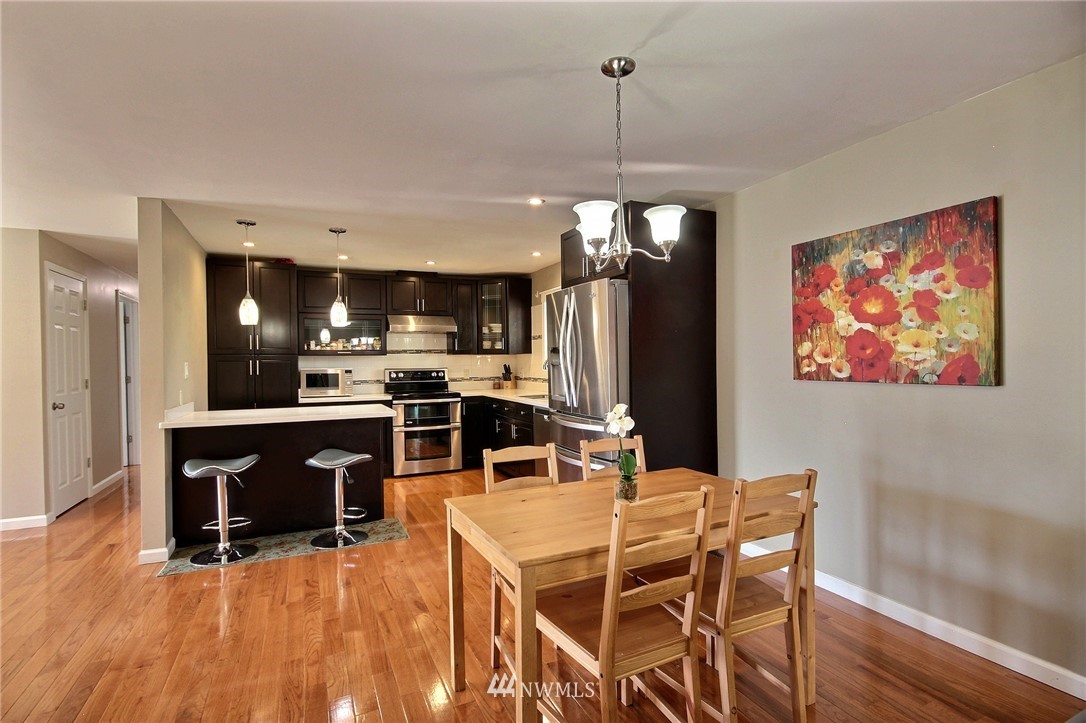 4308 Northeast 11th Street Renton, WA 98059 - Photo 6 of 17