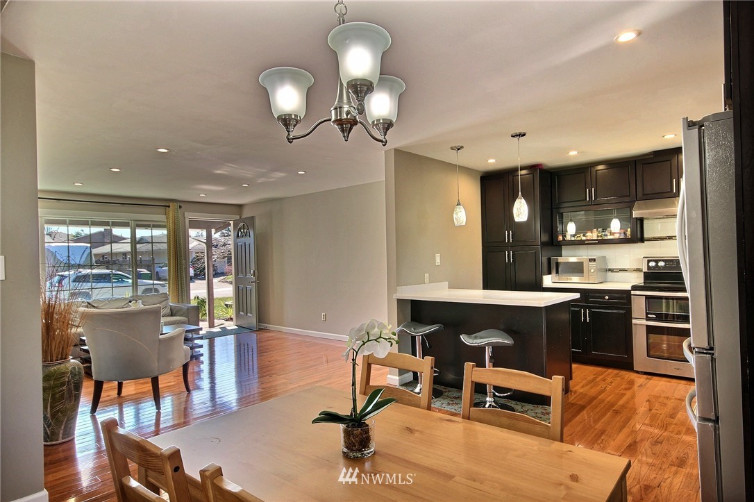 4308 Northeast 11th Street Renton, WA 98059 - Photo 7 of 17