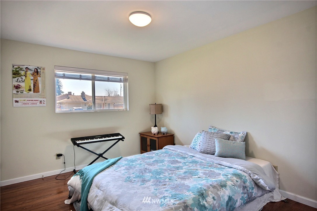 4308 Northeast 11th Street Renton, WA 98059 - Photo 9 of 17