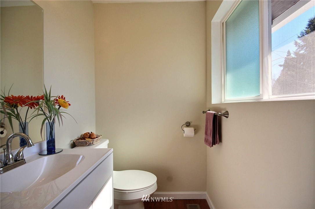 4308 Northeast 11th Street Renton, WA 98059 - Photo 10 of 17