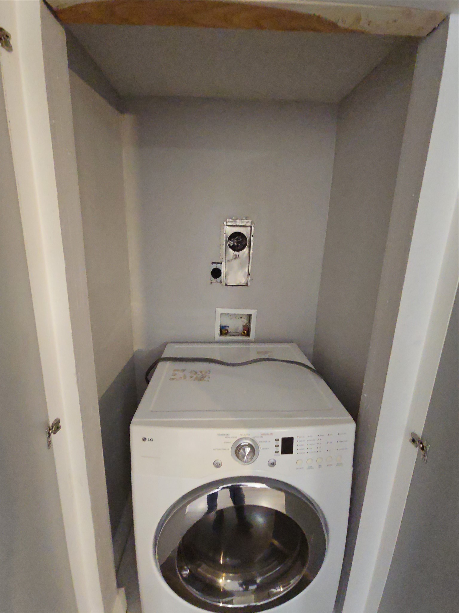 10101 South Gessner Road, Unit 708 Houston, TX 77071 - Photo 15 of 20 a utility room with dryer and washer