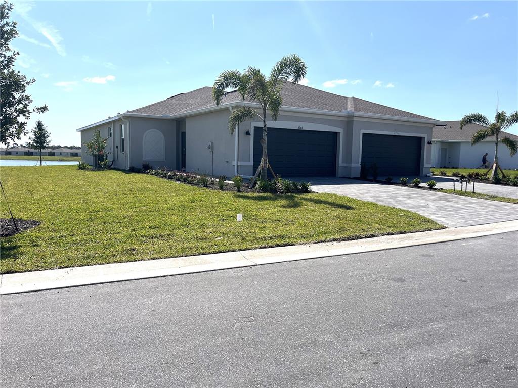 8787 St Kitts Circle Englewood, FL 34224 - Photo 2 of 29 a house view with a outdoor space