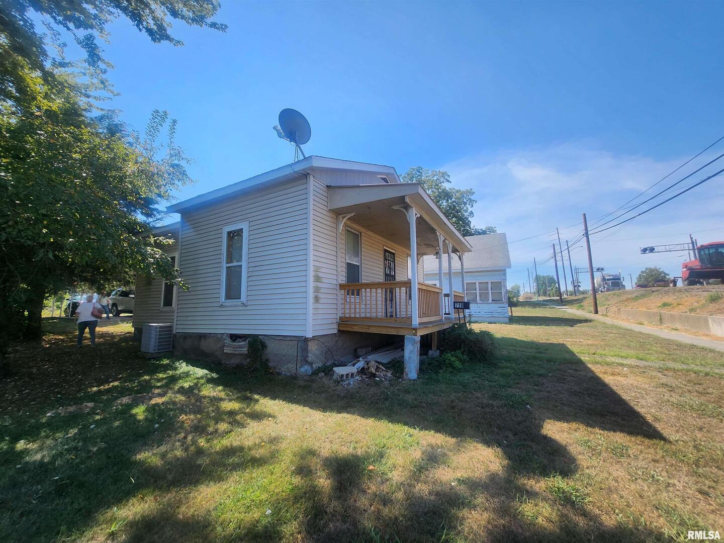 718 West Water Street Pinckneyville, IL 62274 - Photo 2 of 17