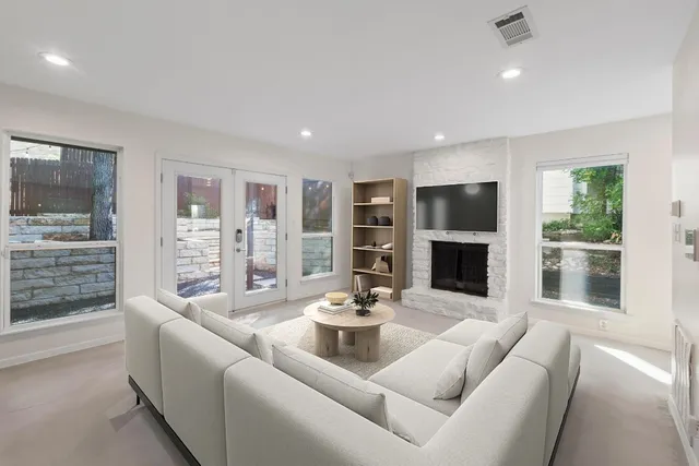 $3,200 | 1245 Spyglass Drive, Unit B, Austin, TX 78746