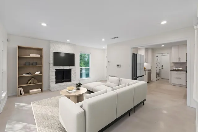 $3,200 | 1245 Spyglass Drive, Unit B, Austin, TX 78746