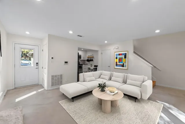 $3,200 | 1245 Spyglass Drive, Unit B, Austin, TX 78746