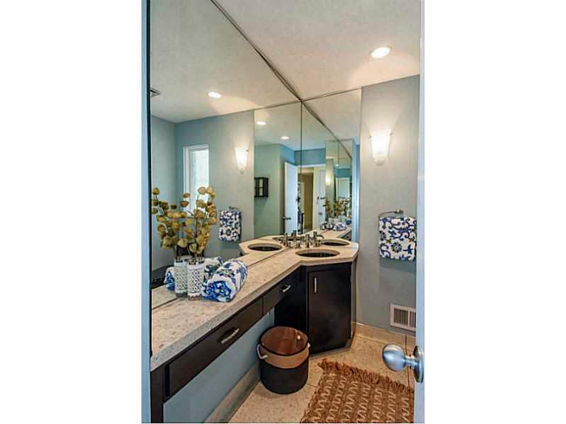 5145 Penton Road Pittsburgh, PA 15217 - Photo 11 of 25 Partial Bath. Power room on the main level next to the kitchen.