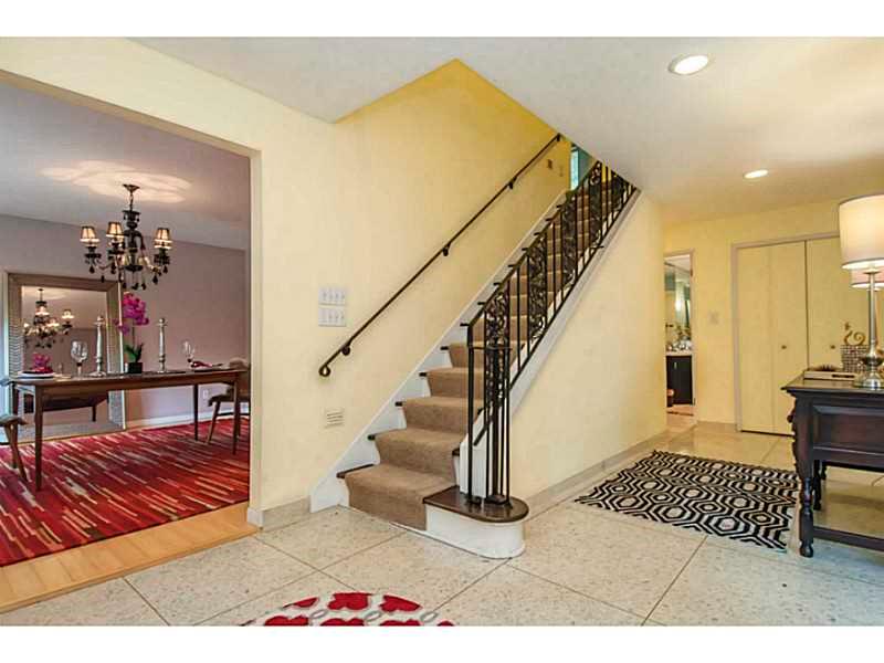 Entry/Foyer. 