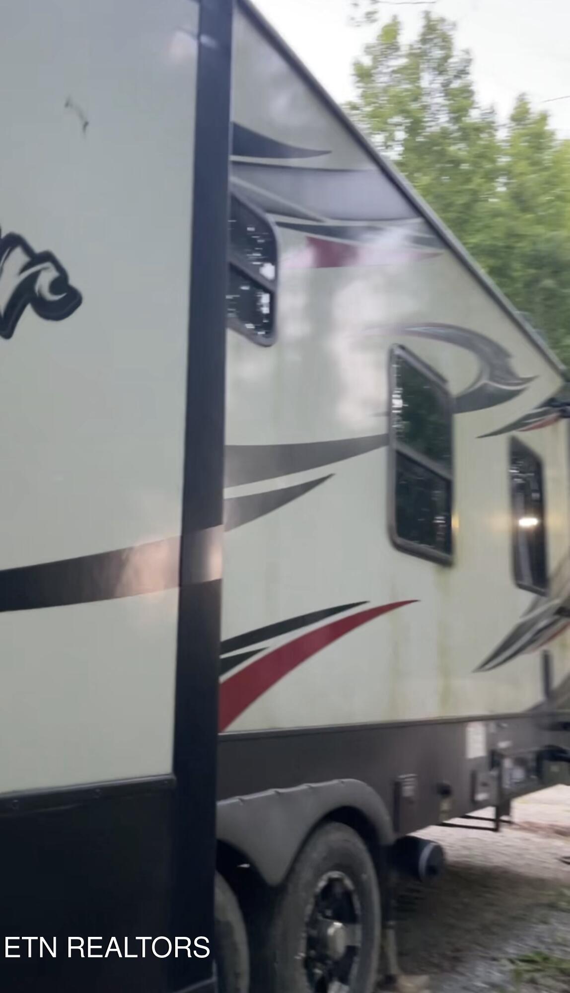 549 Defender Road La Follette, TN 37766 - Photo 17 of 42 Rear of Camper