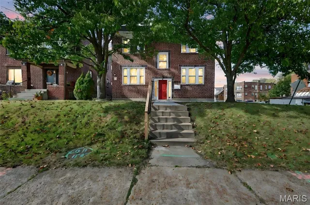 $1,350 | 5803 South Kings Highway Boulevard, Unit 2S, St. Louis, MO 63109