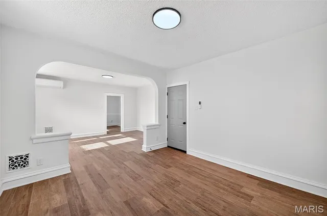 $1,350 | 5803 South Kings Highway Boulevard, Unit 2S, St. Louis, MO 63109