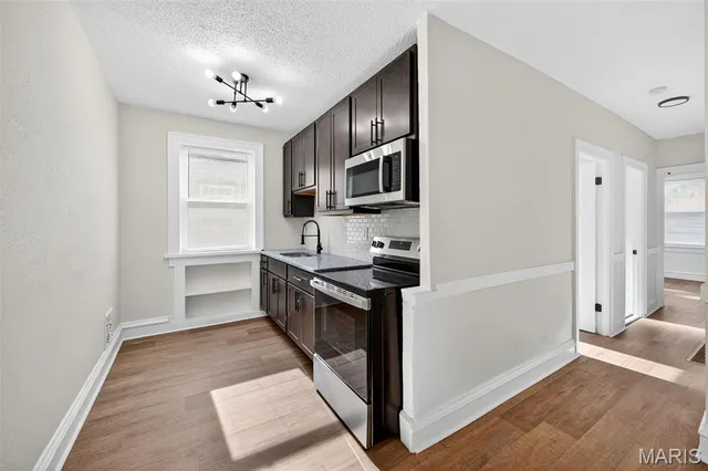 $1,350 | 5803 South Kings Highway Boulevard, Unit 2S, St. Louis, MO 63109