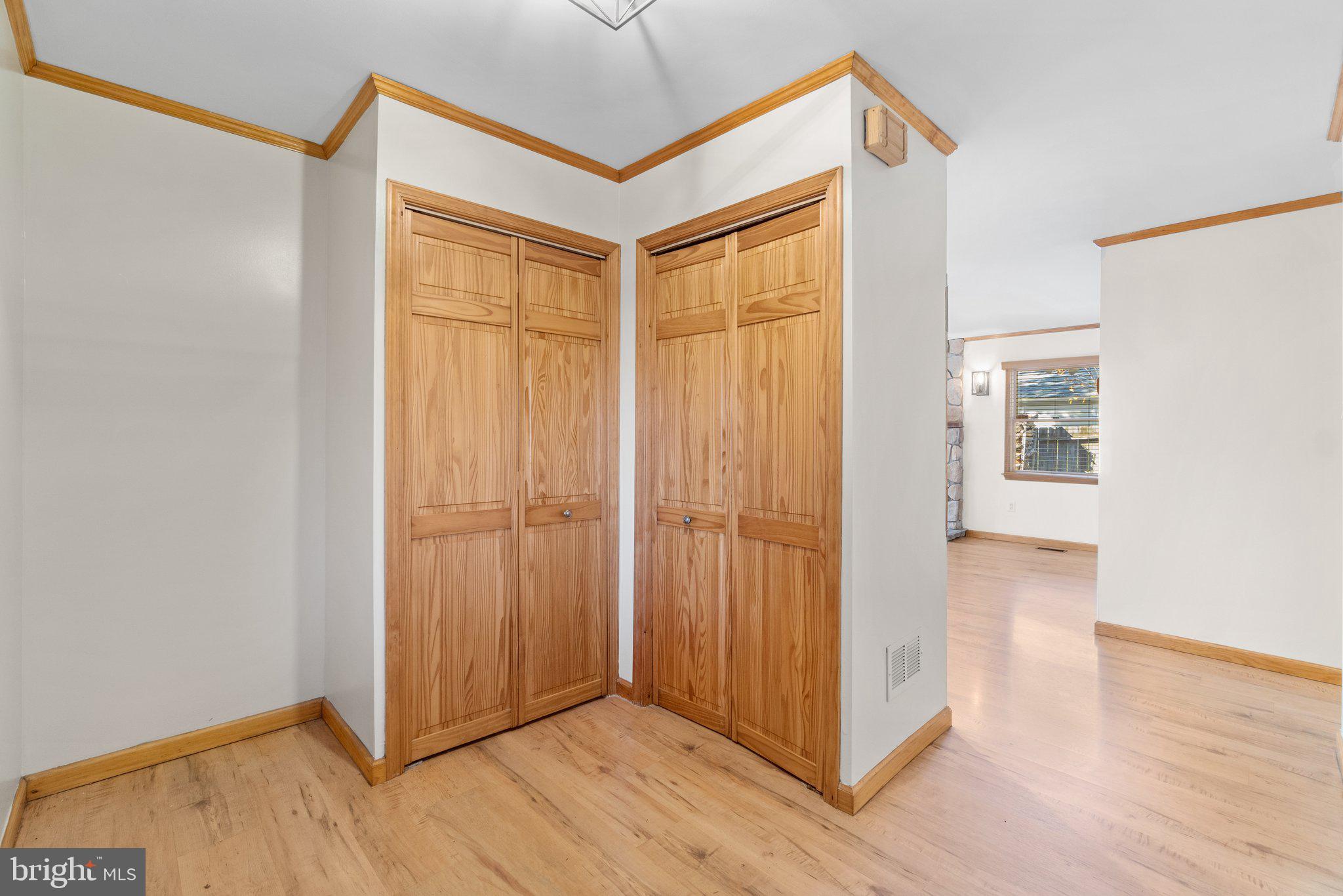 13127 Poplar Tree Road Fairfax, VA 22033 - Photo 5 of 37