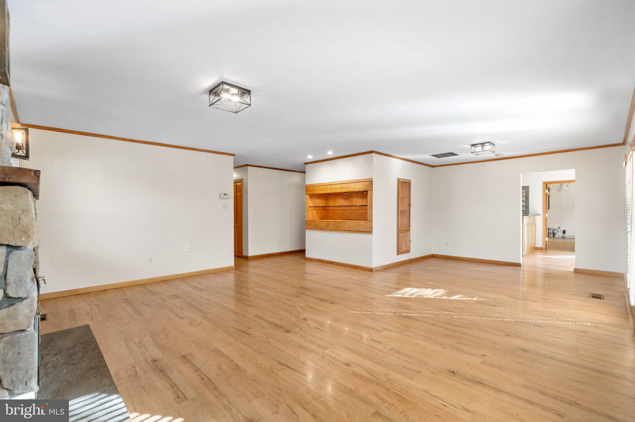 13127 Poplar Tree Road Fairfax, VA 22033 - Photo 8 of 37